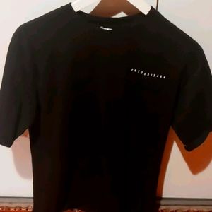black tee-shirt